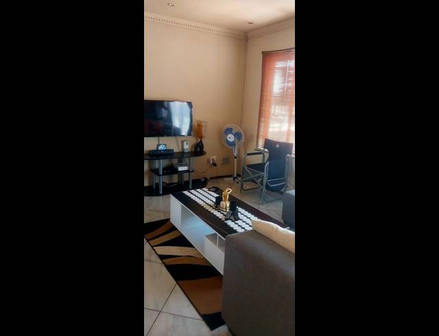 2 BEDROOM TOWNHOUSE FOR SALE IN MONDEOR